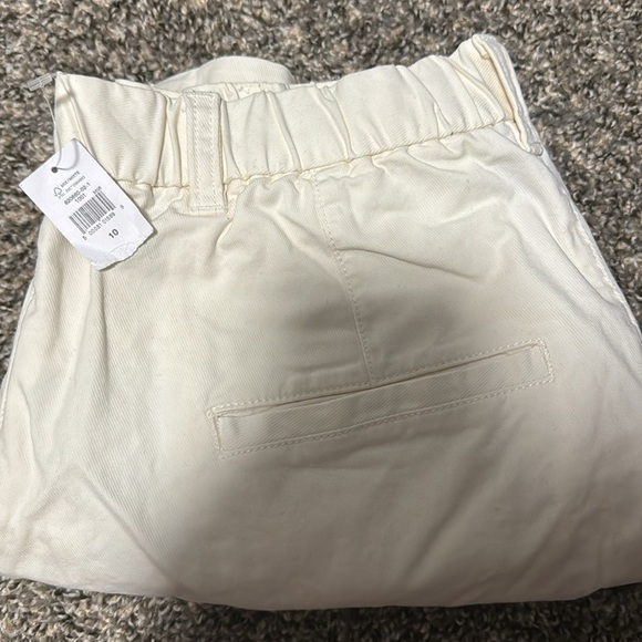 NWT! New Off White High Rise Pleated Khaki Shorts with Washwell - Size 10🩵 - Picture 4 of 4
